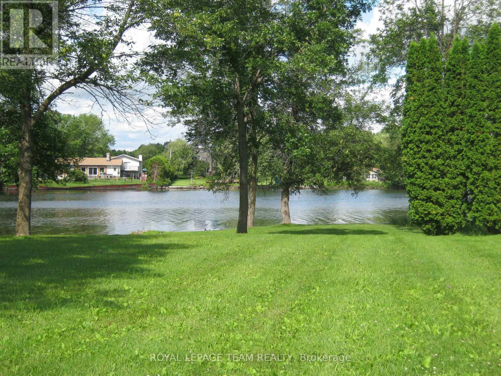 5965 Rideau Valley Drive N