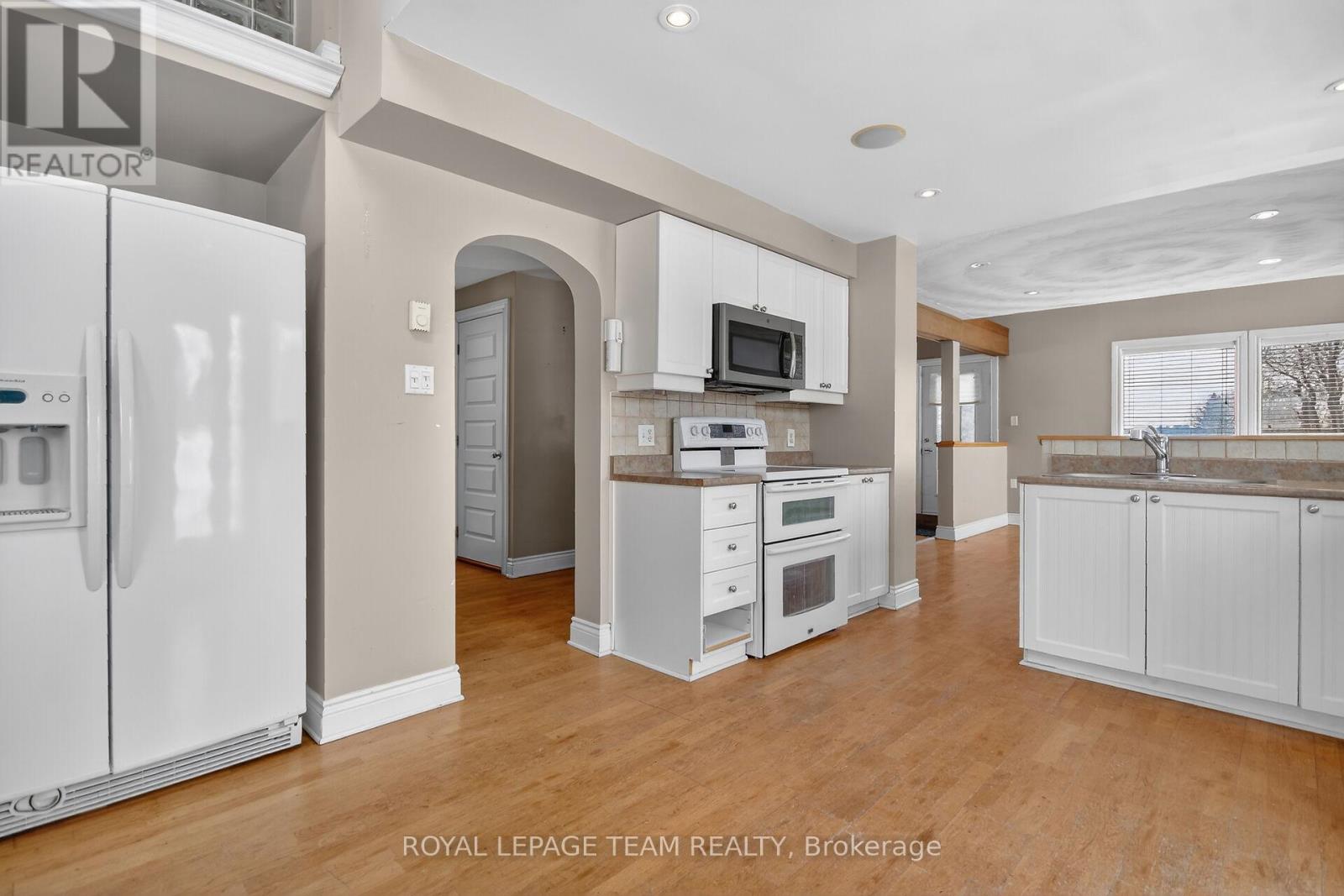 5965 Rideau Valley Drive N