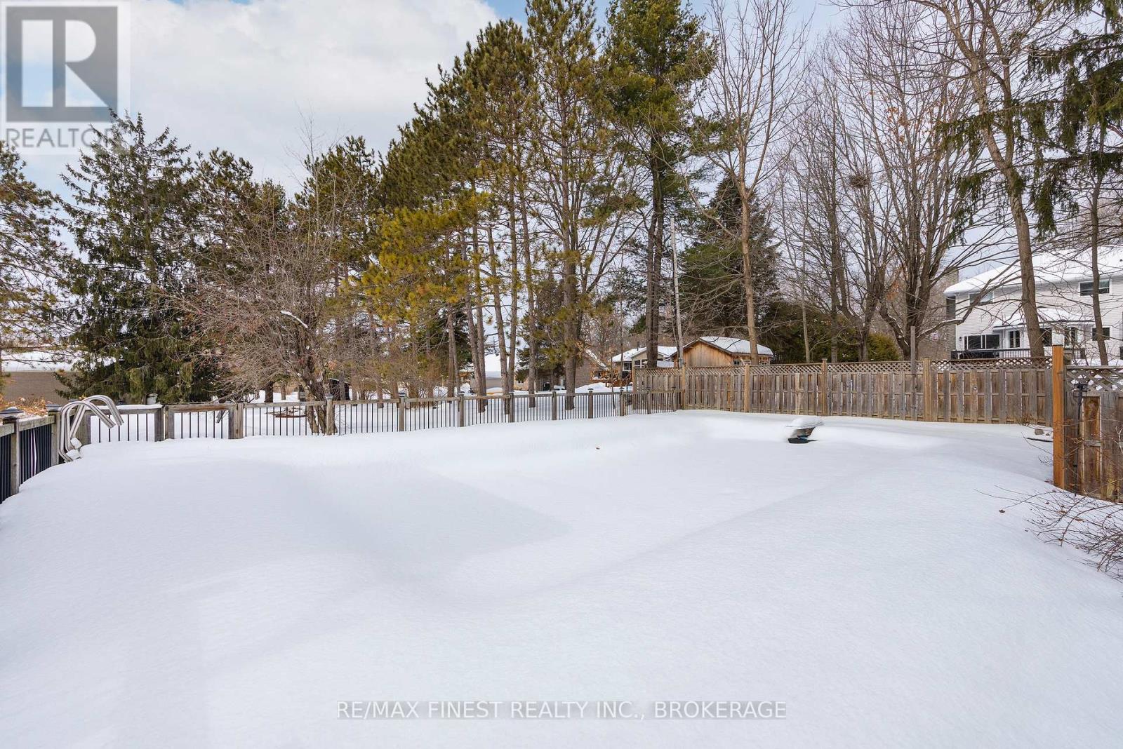 2518 Rideau Ferry Road