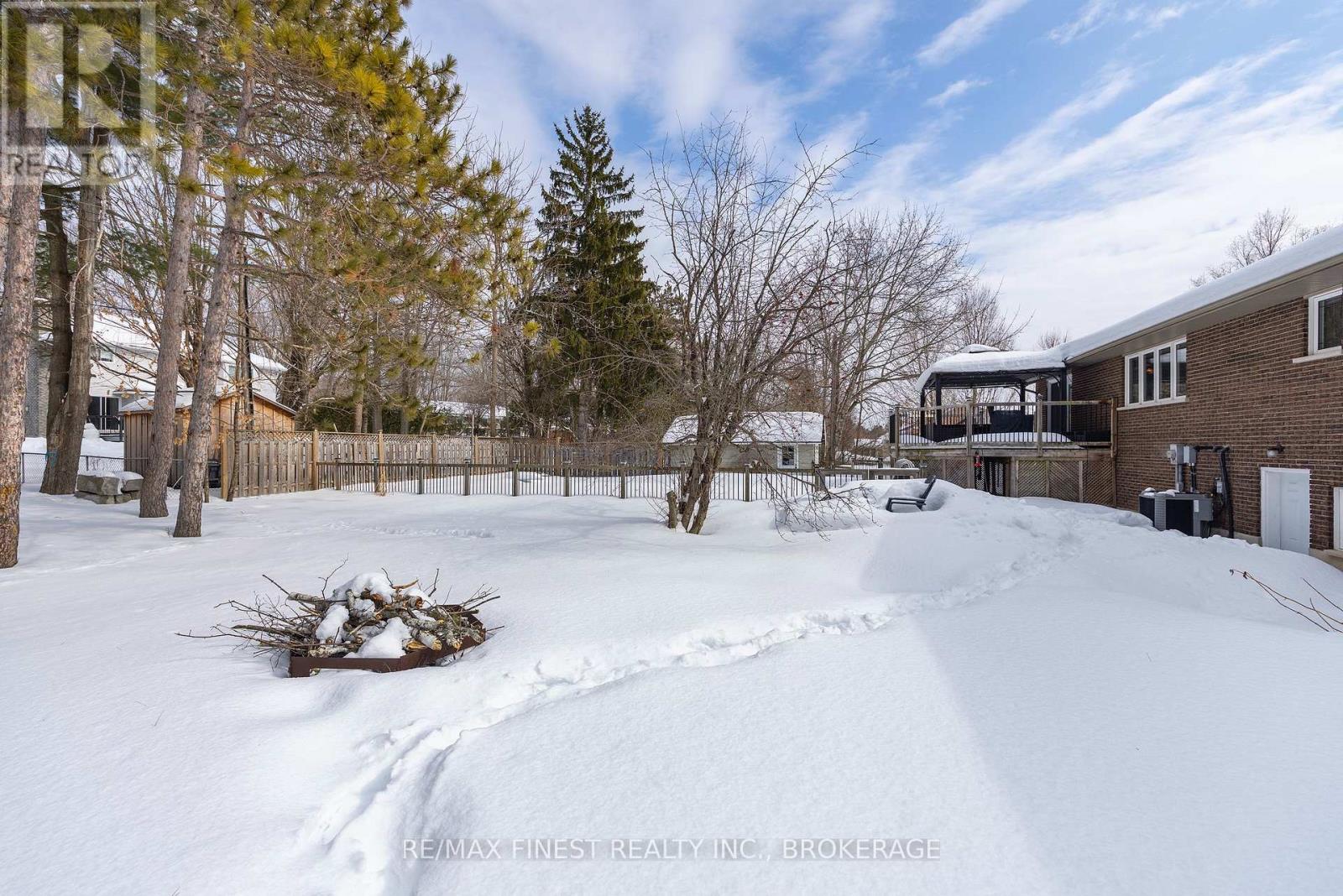 2518 Rideau Ferry Road