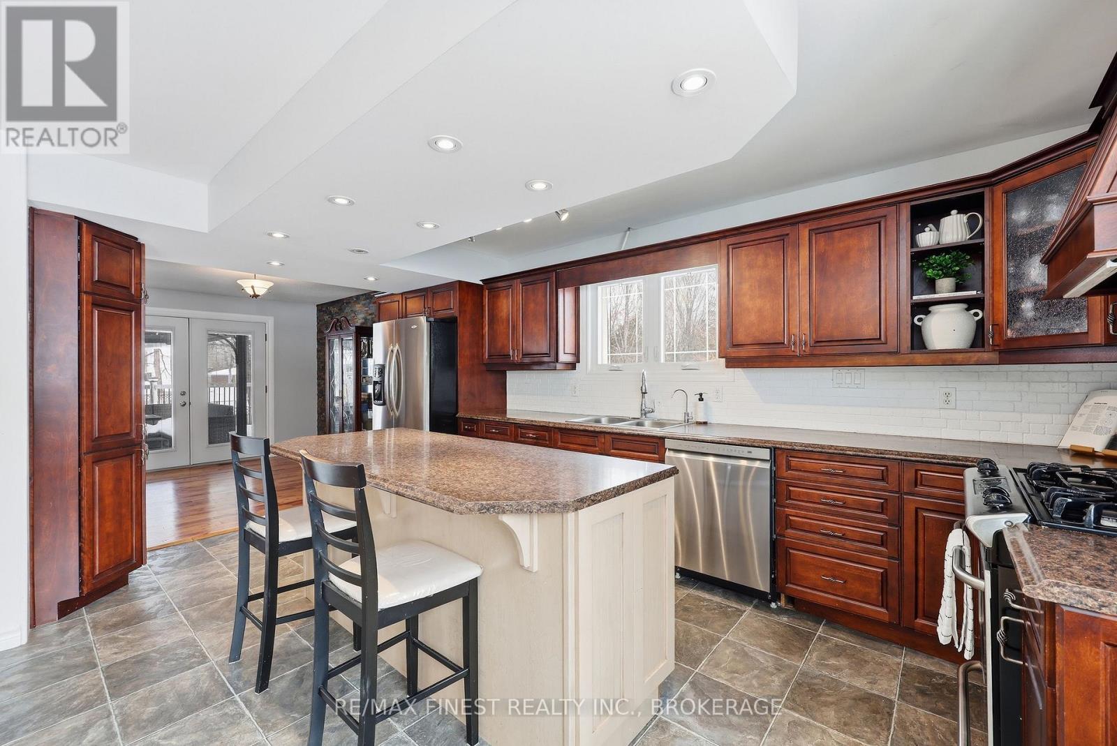 2518 Rideau Ferry Road