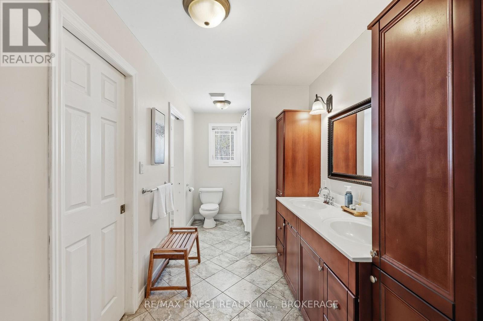 2518 Rideau Ferry Road