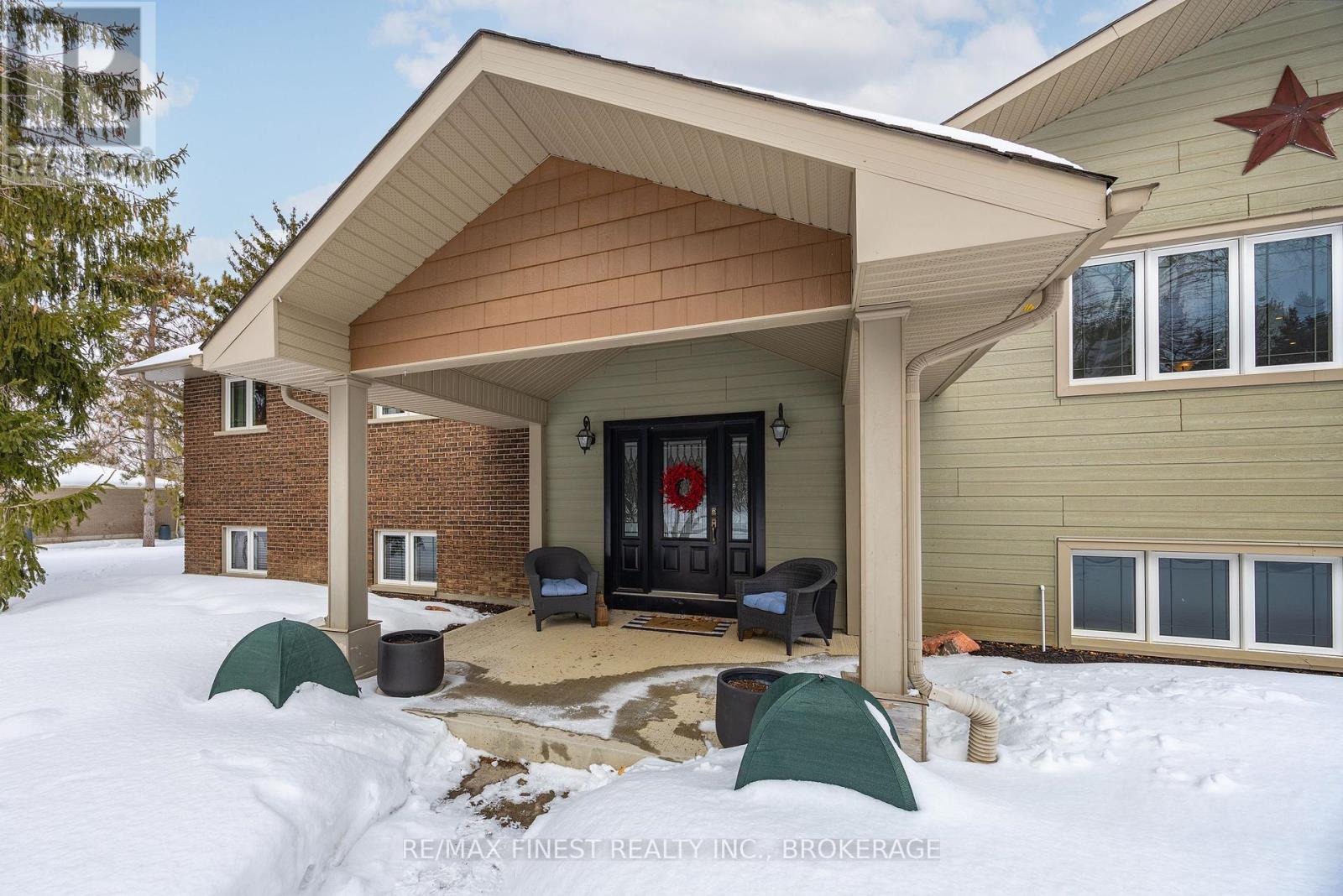 2518 Rideau Ferry Road