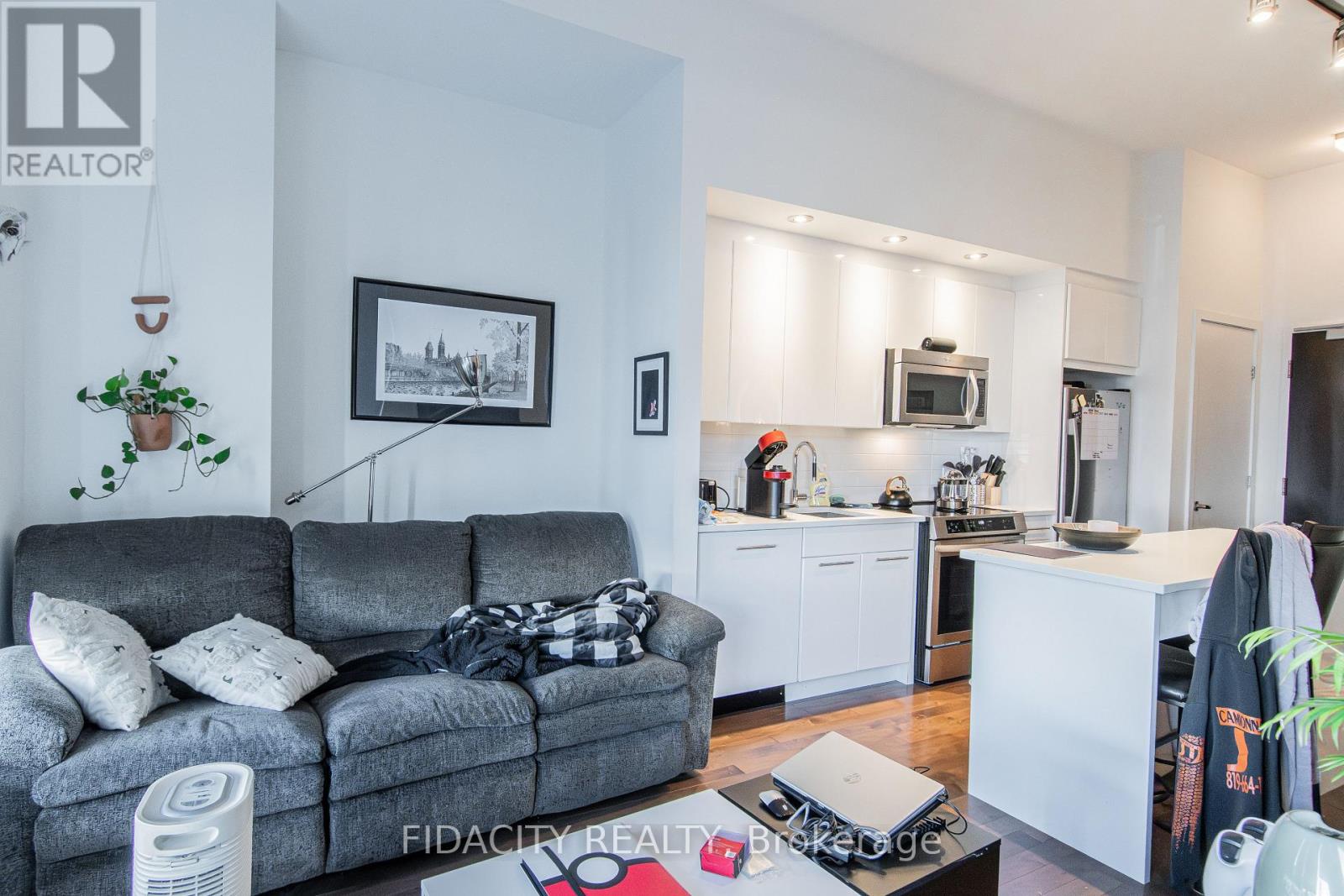 102 - 360 Patricia Street