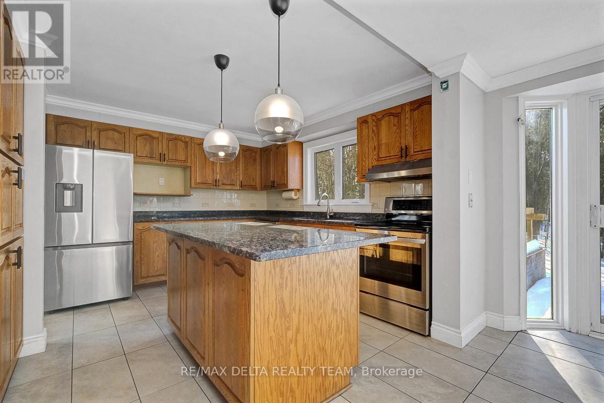 1662 Hunters Run Drive W