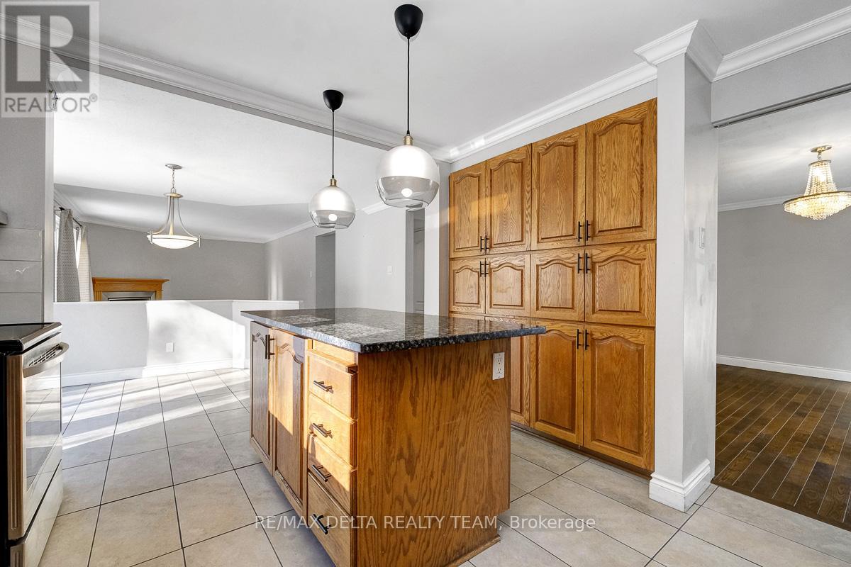 1662 Hunters Run Drive W