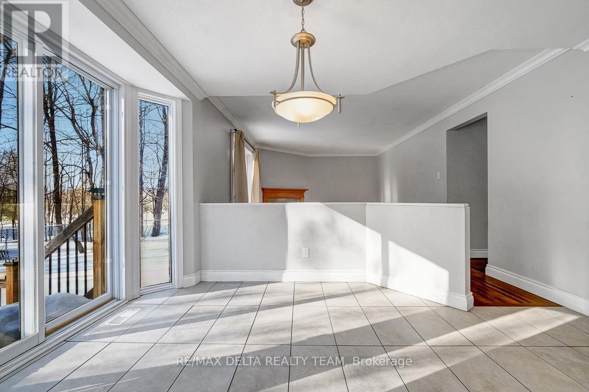 1662 Hunters Run Drive W