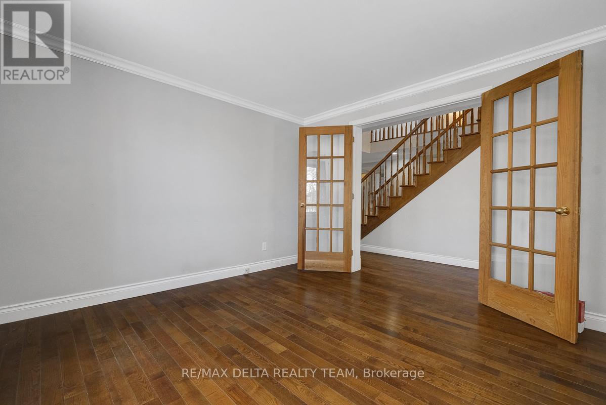 1662 Hunters Run Drive W