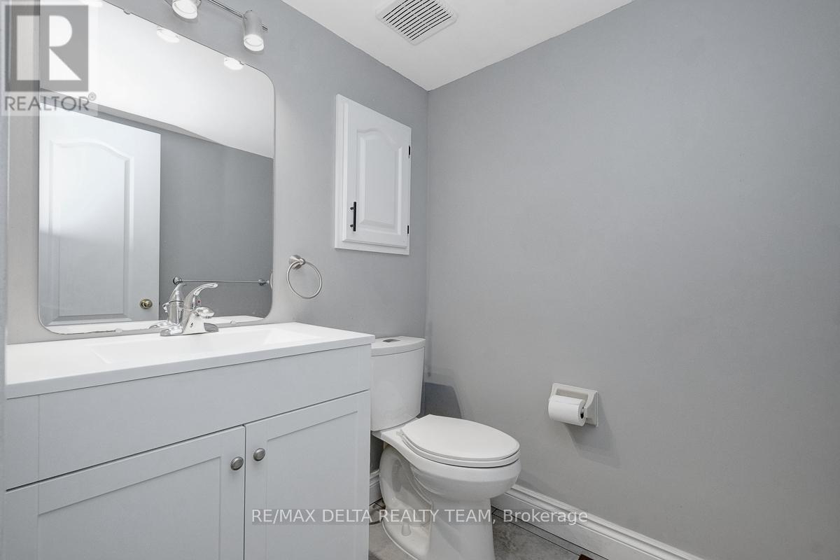 1662 Hunters Run Drive W