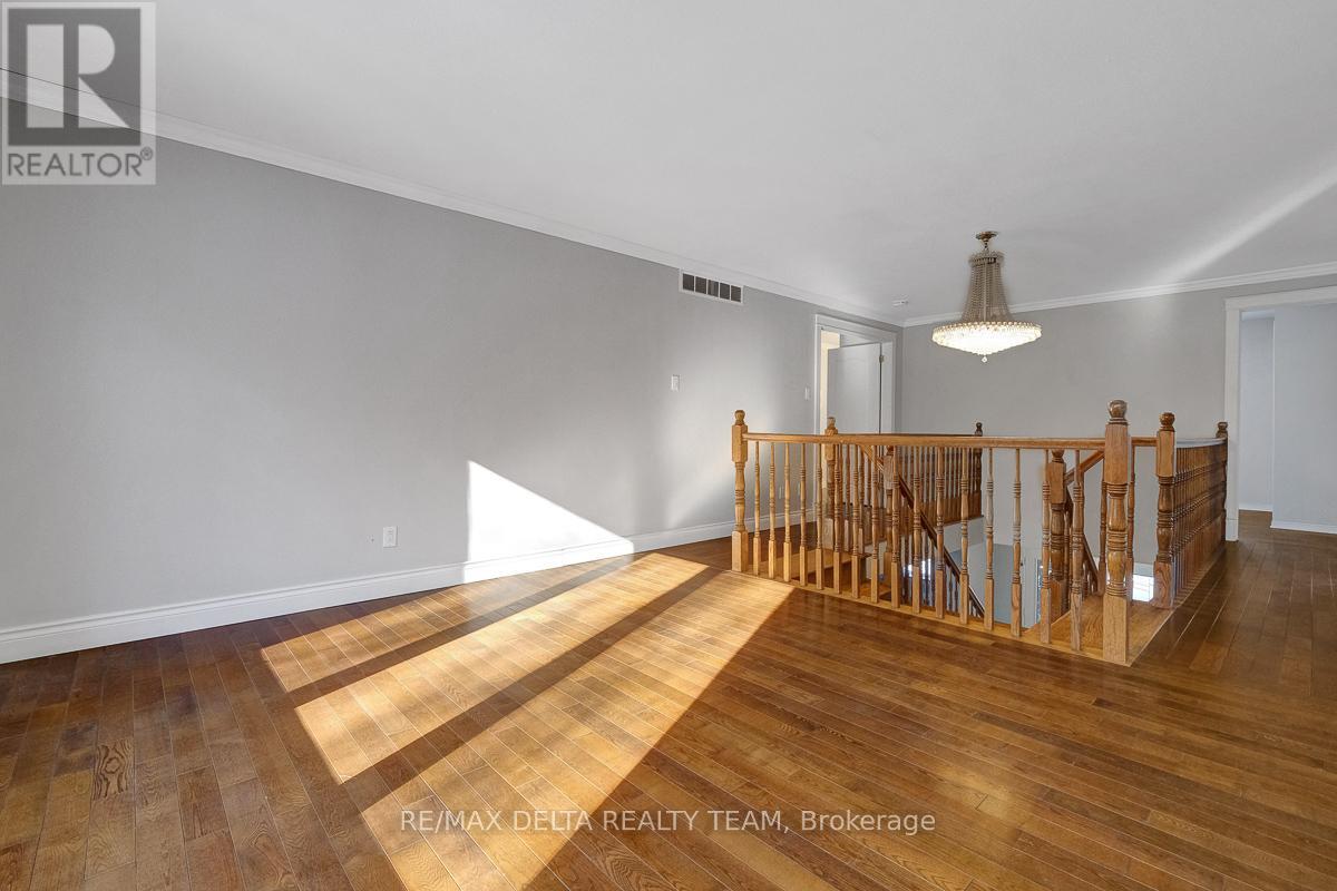 1662 Hunters Run Drive W