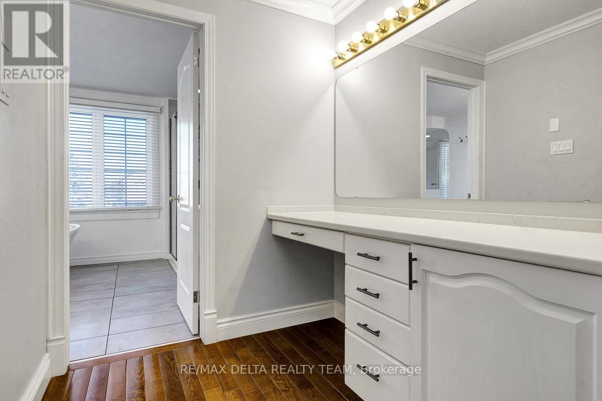 1662 Hunters Run Drive W