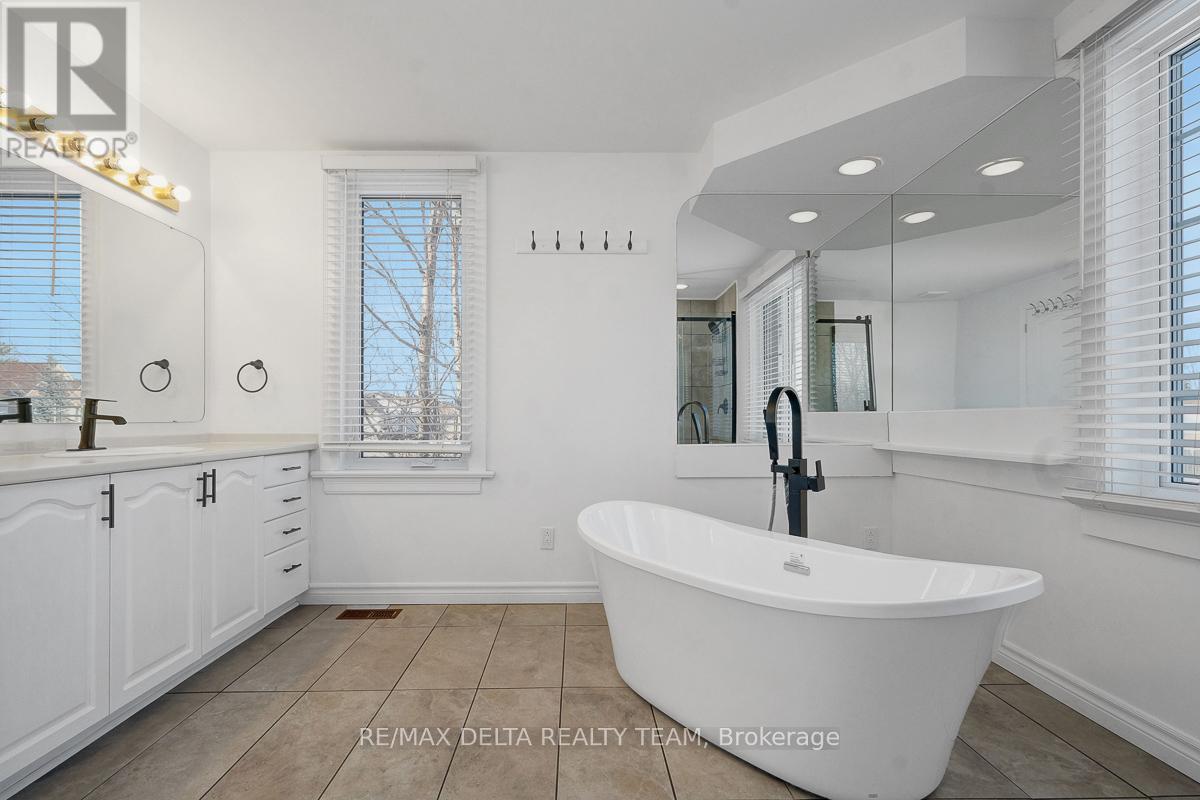 1662 Hunters Run Drive W