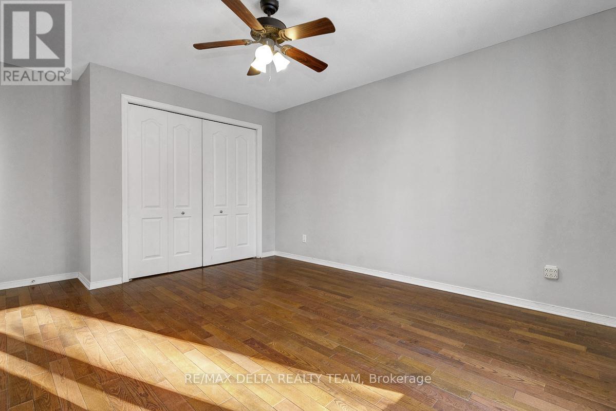 1662 Hunters Run Drive W