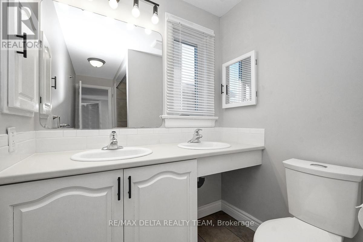 1662 Hunters Run Drive W