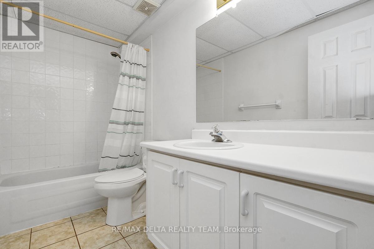 1662 Hunters Run Drive W