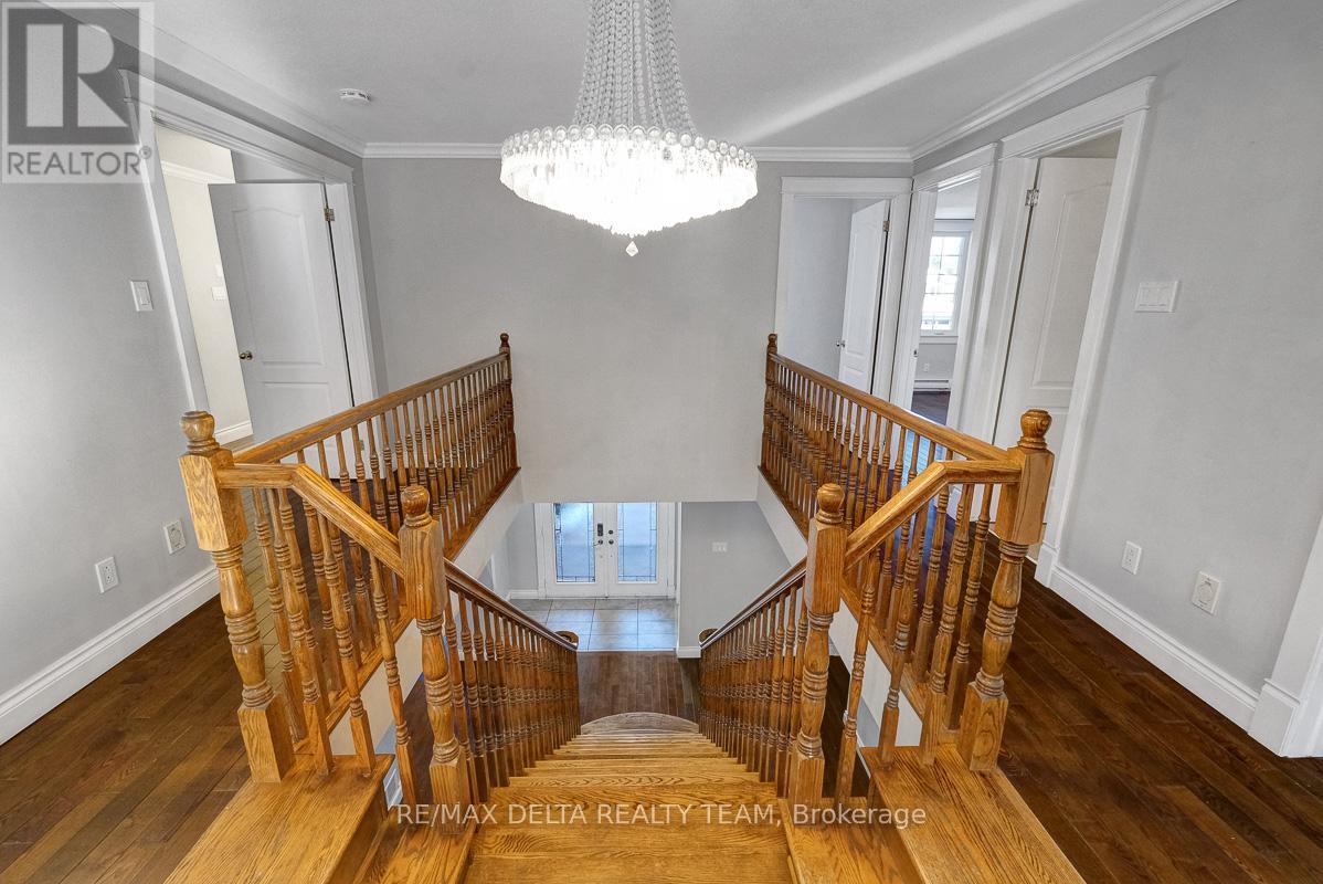 1662 Hunters Run Drive W