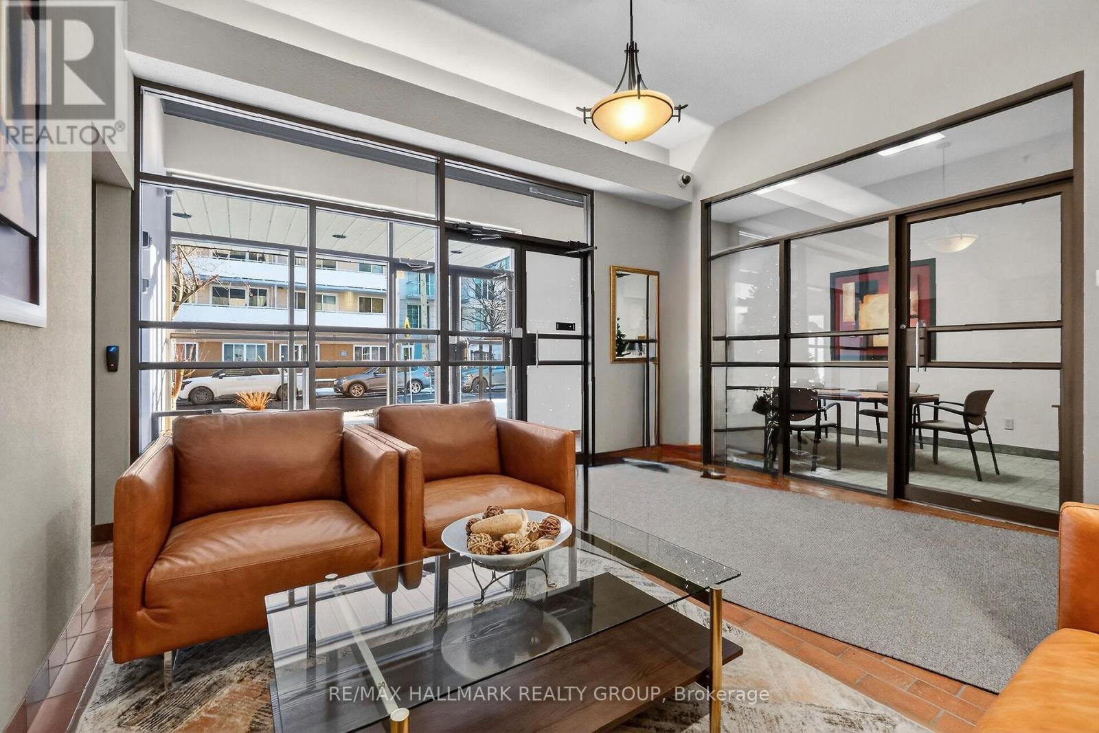 705 - 141 Somerset Street W