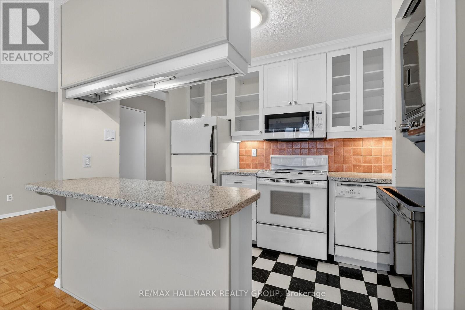 705 - 141 Somerset Street W