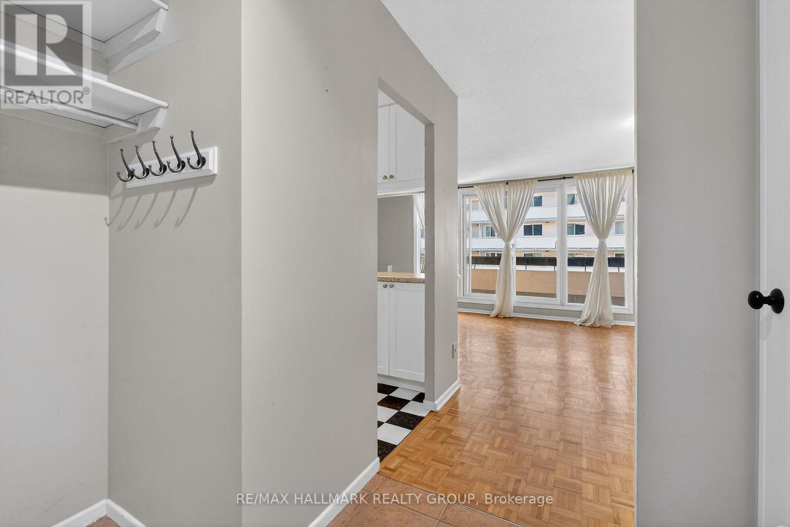 705 - 141 Somerset Street W