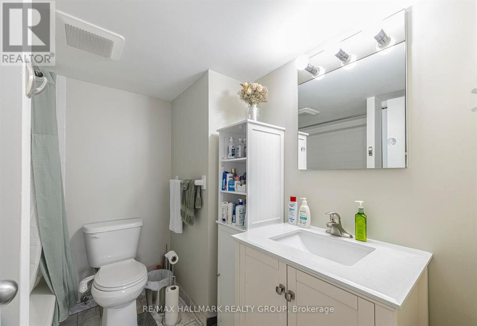 902 - 1025 Grenon Avenue