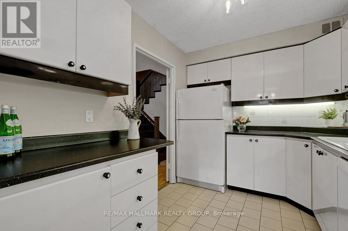 105 - 505 St Laurent Boulevard