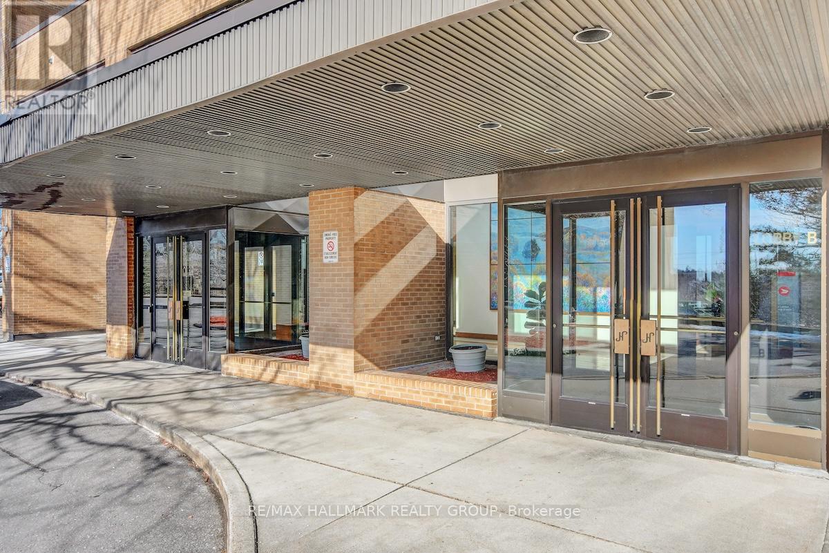 105 - 505 St Laurent Boulevard