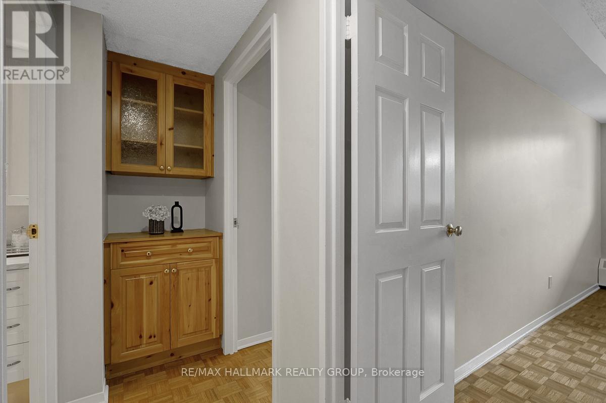 105 - 505 St Laurent Boulevard