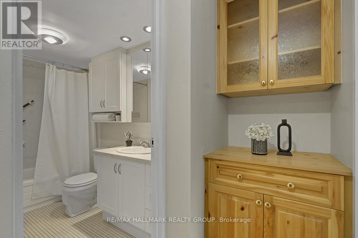 105 - 505 St Laurent Boulevard