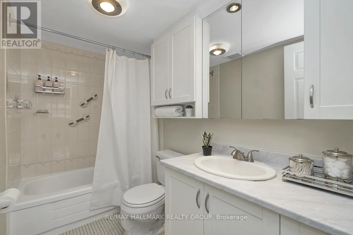 105 - 505 St Laurent Boulevard