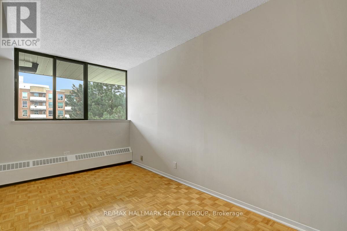 105 - 505 St Laurent Boulevard