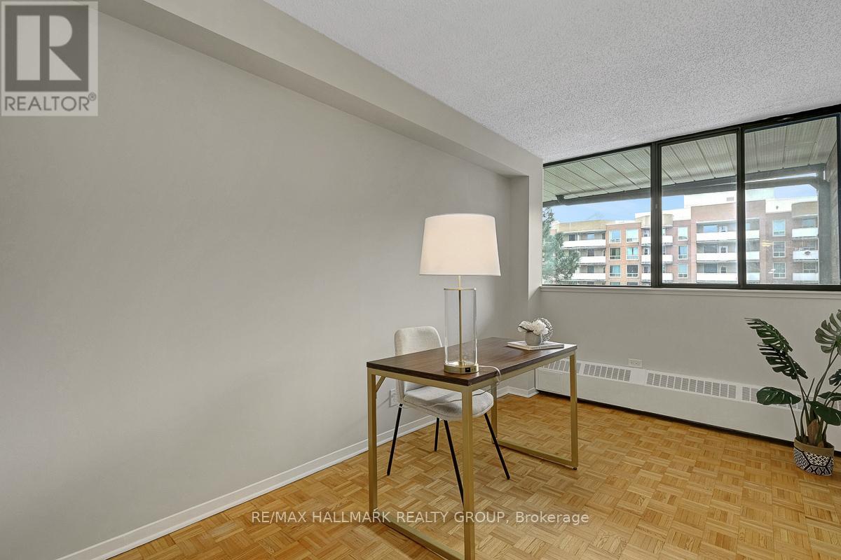 105 - 505 St Laurent Boulevard