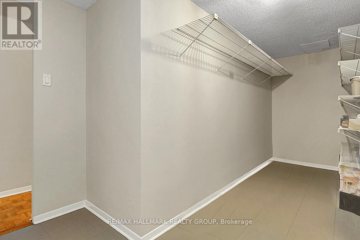 105 - 505 St Laurent Boulevard