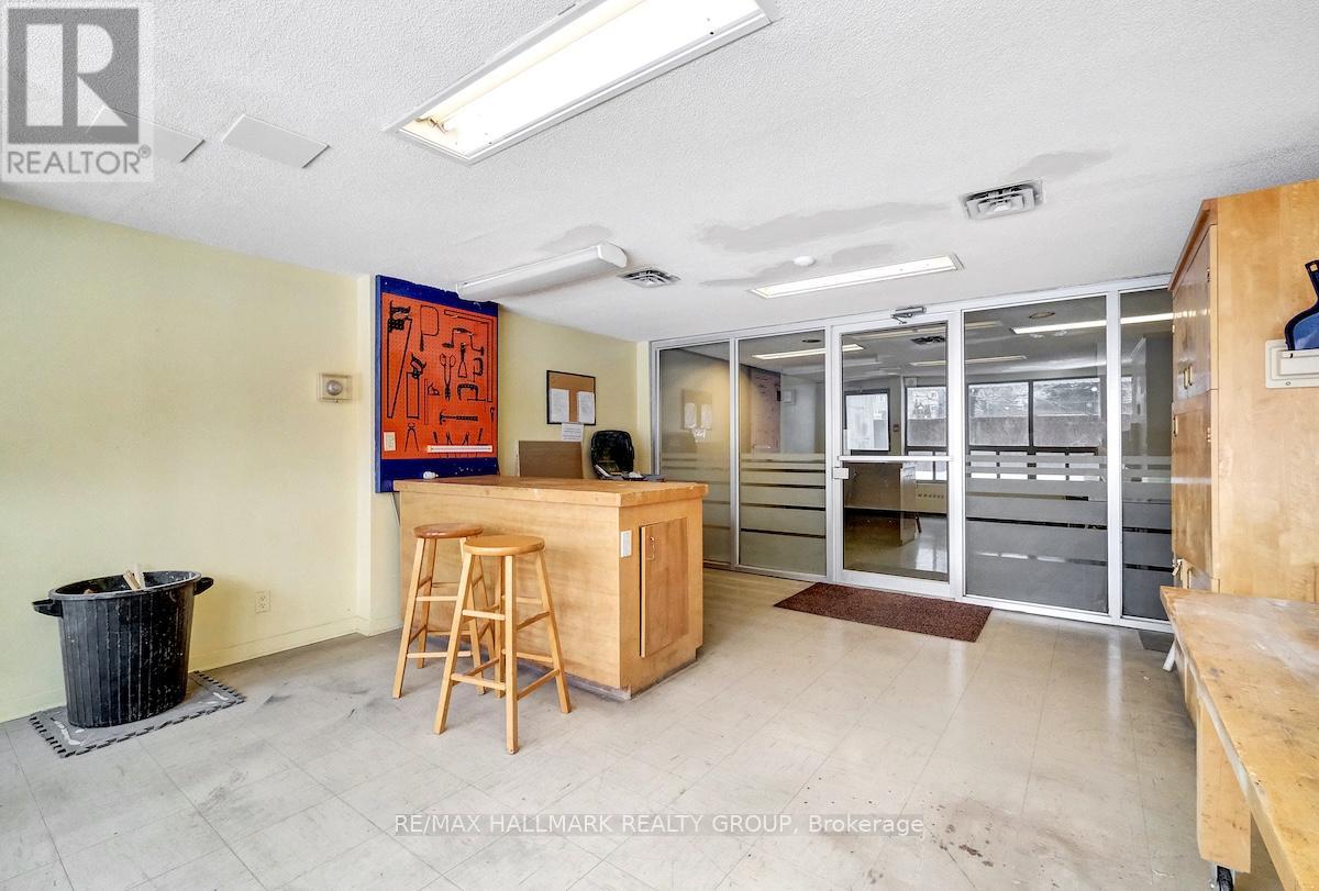 105 - 505 St Laurent Boulevard