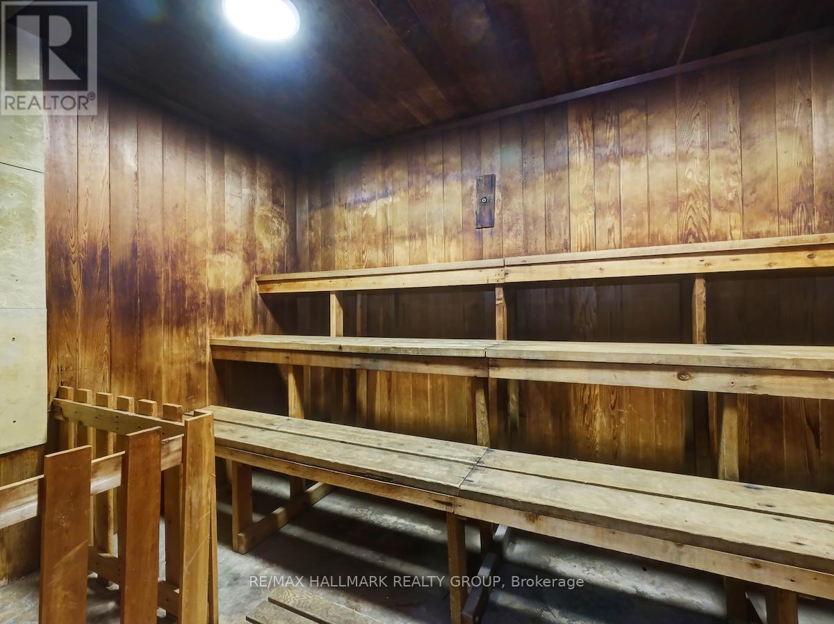 105 - 505 St Laurent Boulevard