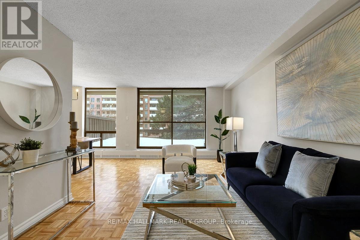 105 - 505 St Laurent Boulevard