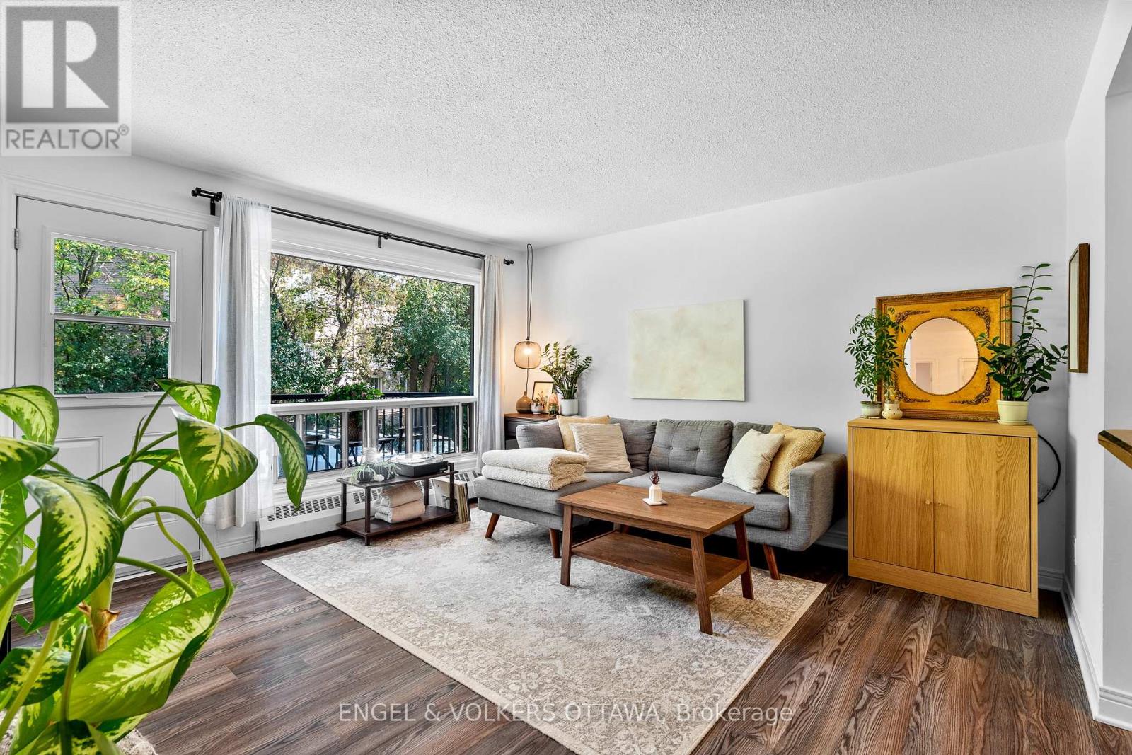 11 - 270 Beechwood Avenue