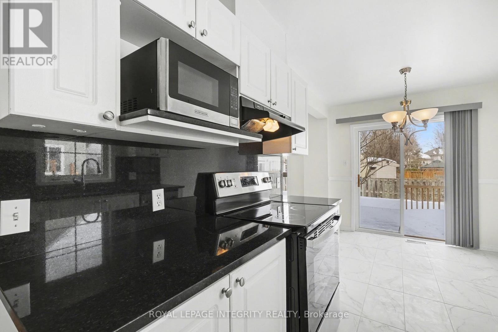 77 Daventry Crescent