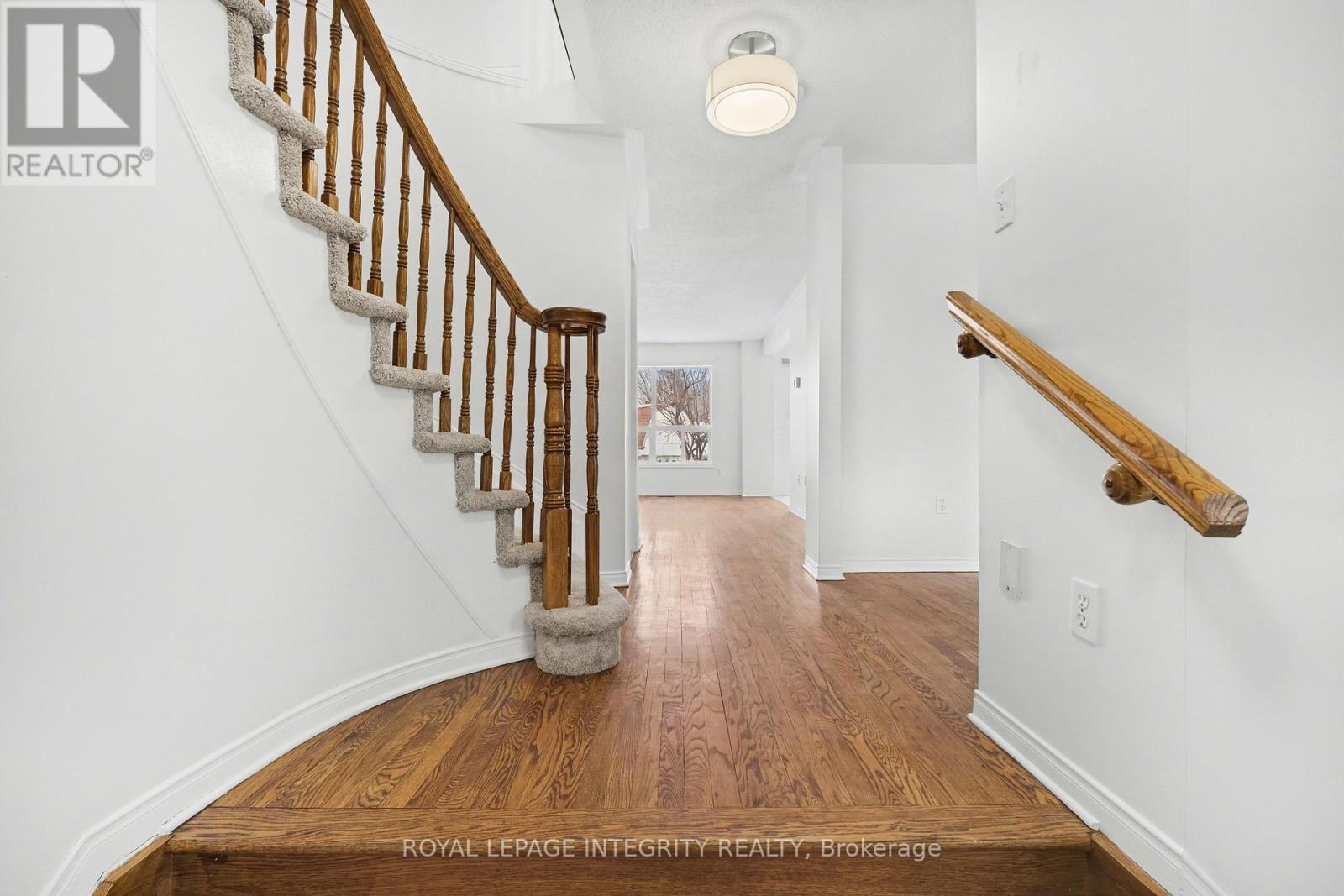 77 Daventry Crescent