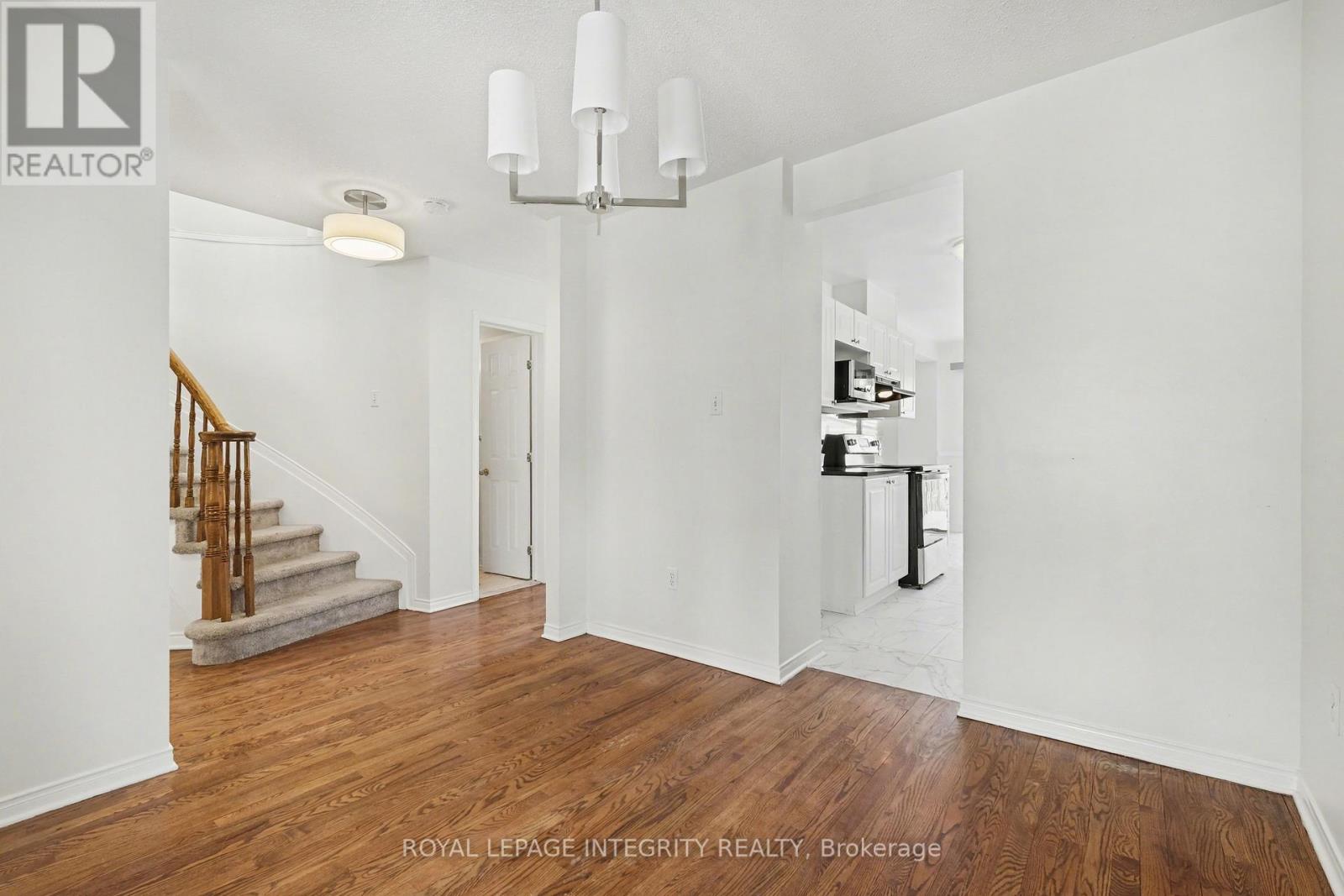 77 Daventry Crescent