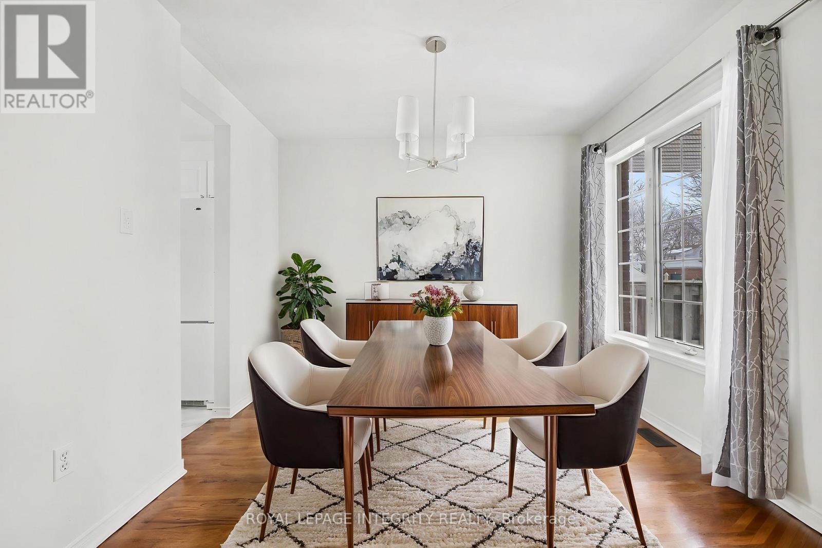 77 Daventry Crescent