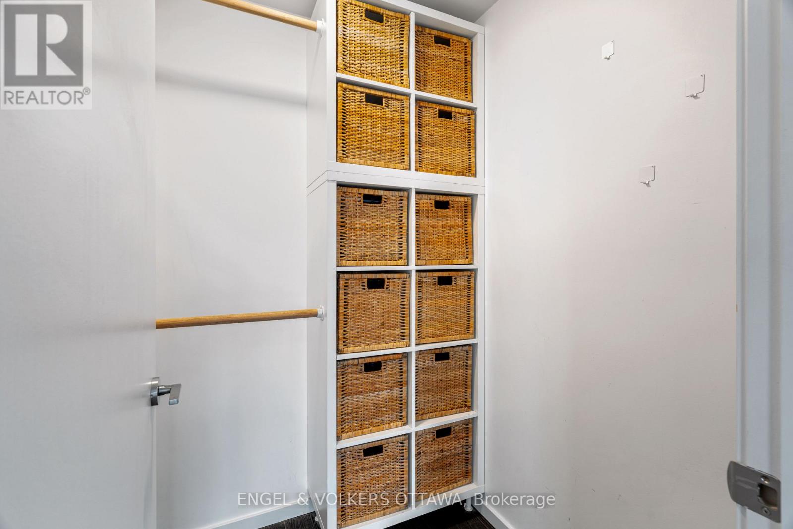 210 - 1000 Wellington Street W