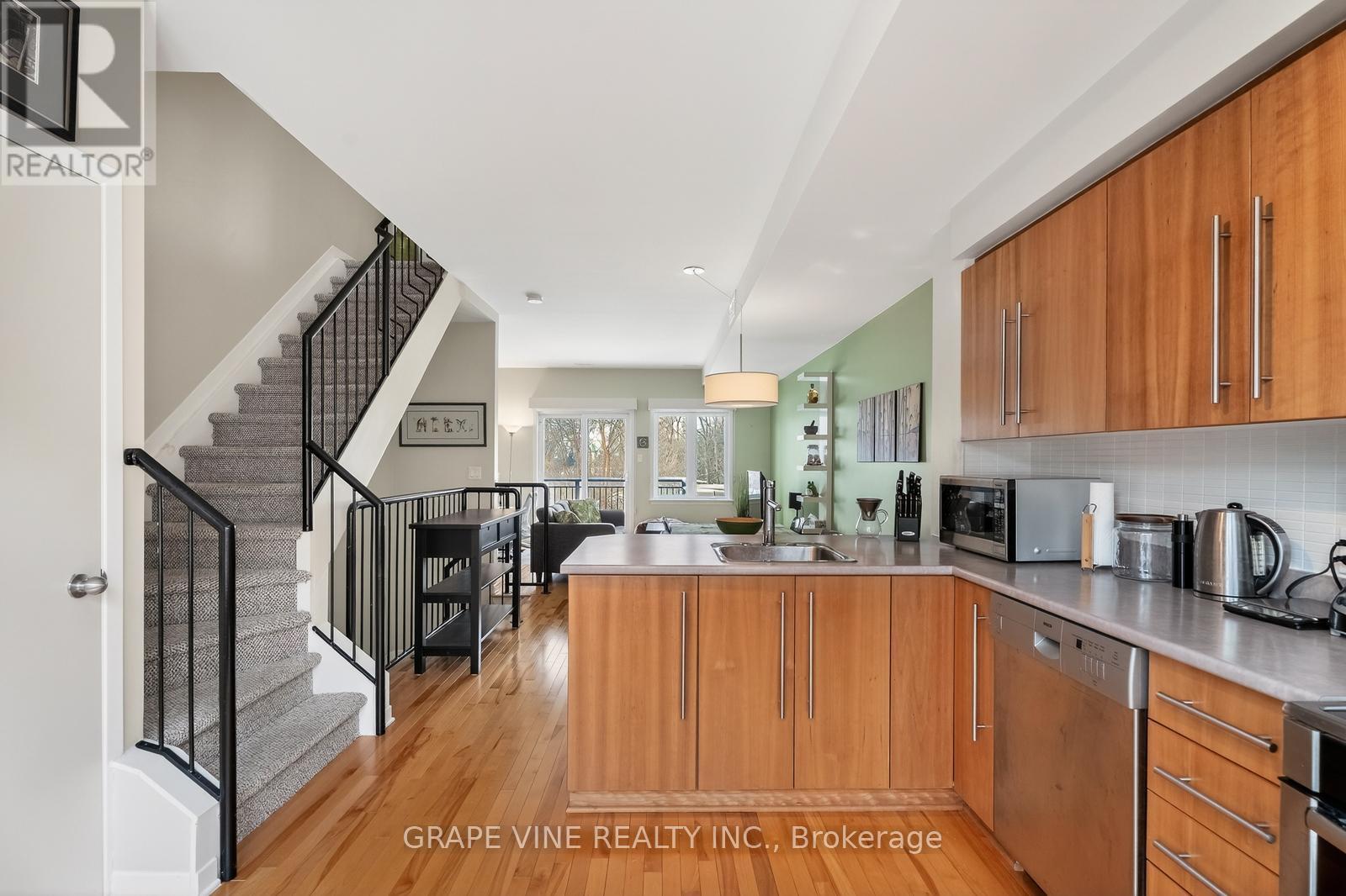 4 - 795 Montreal Road