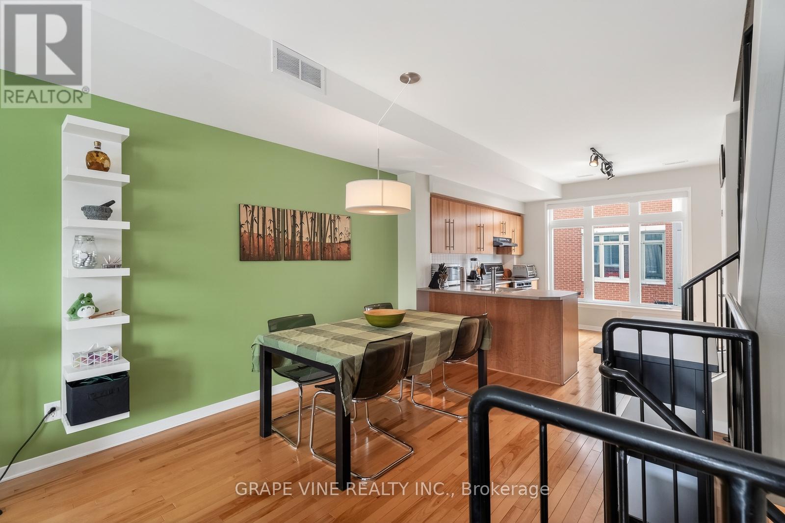 4 - 795 Montreal Road