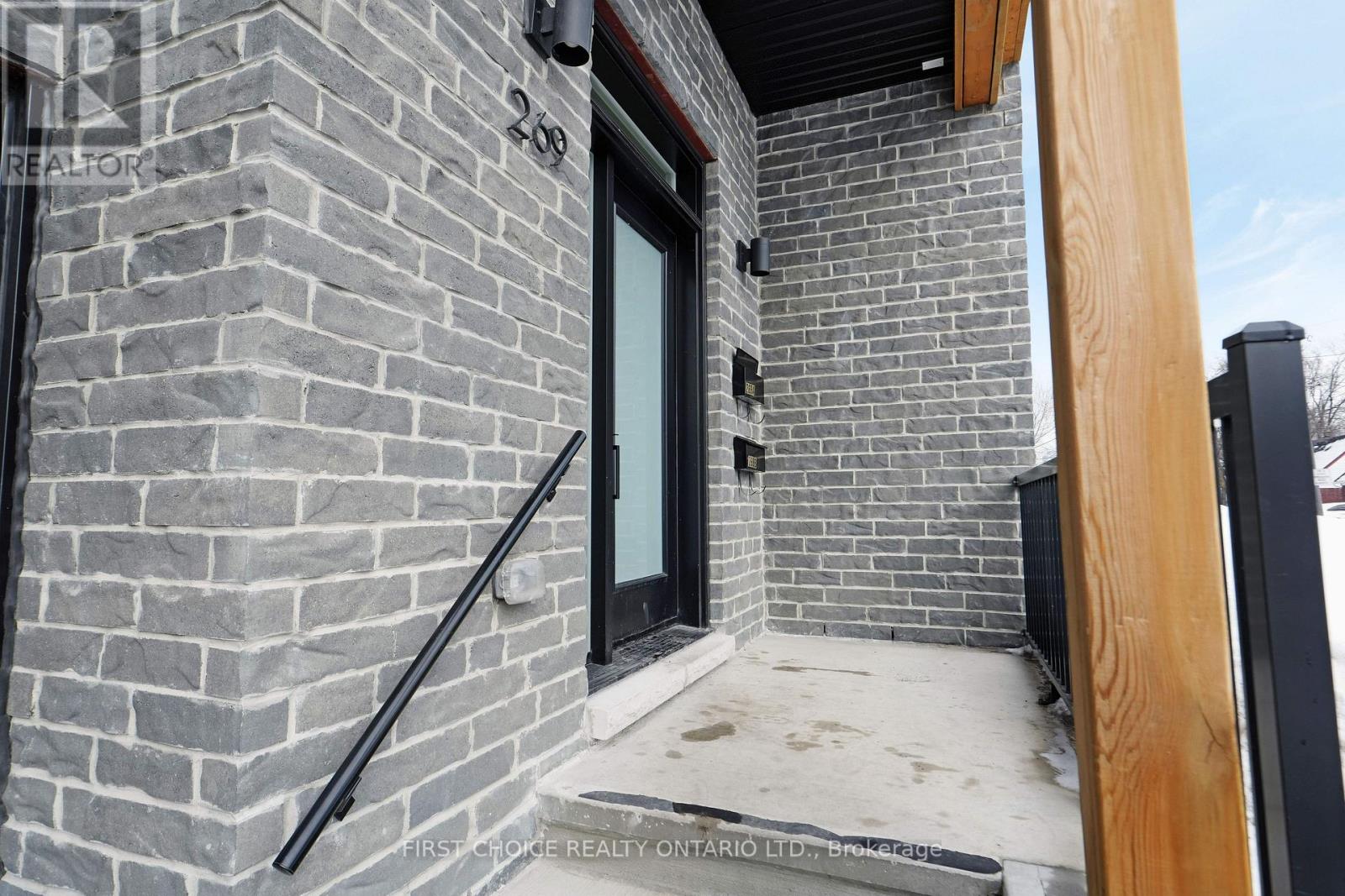 269 Queen Mary Street