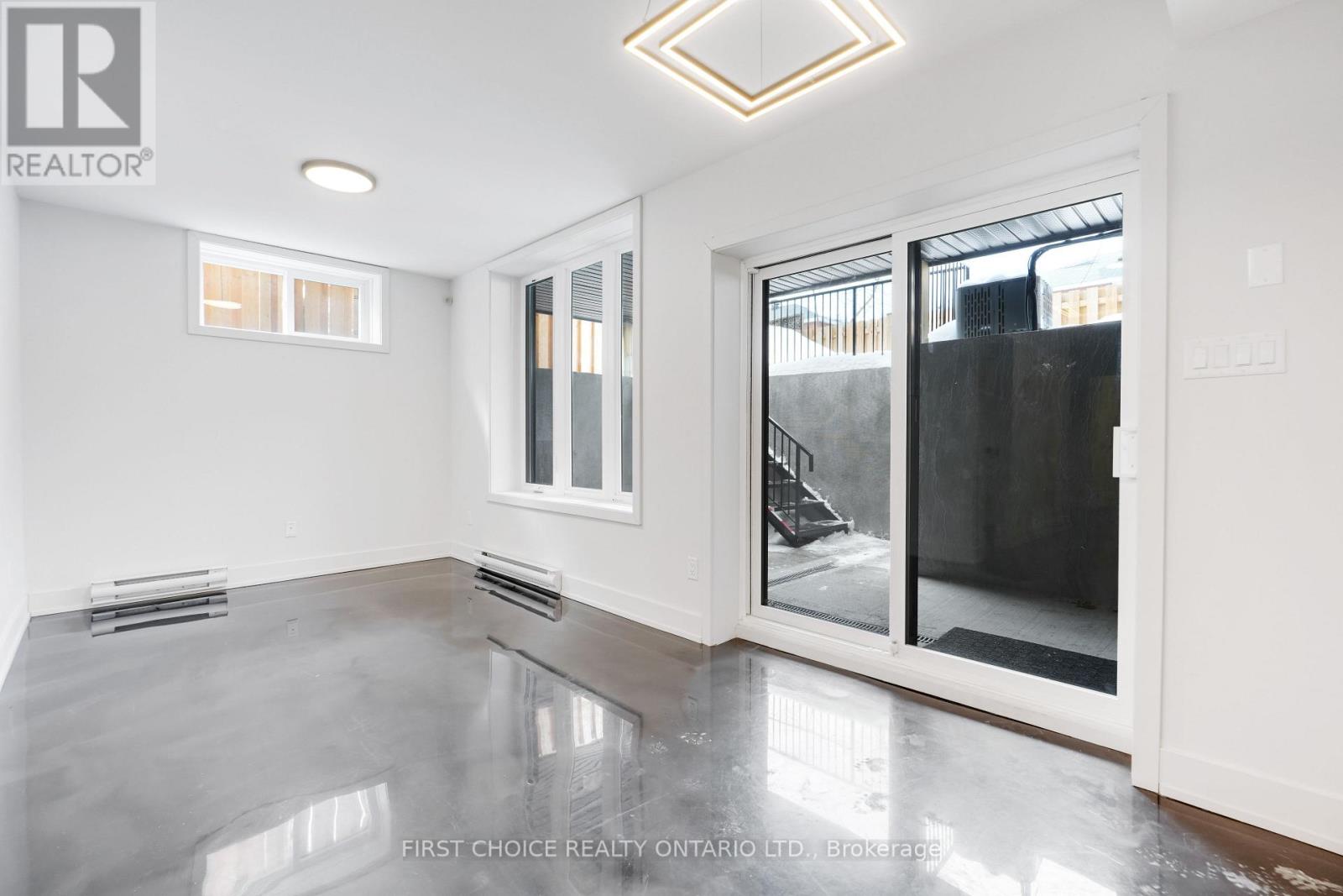 271 Queen Mary Street