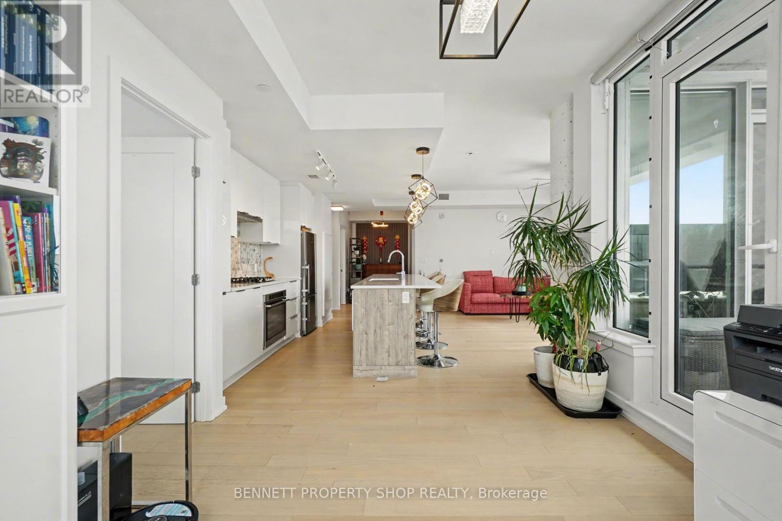 510 - 570 De Mazenod Avenue