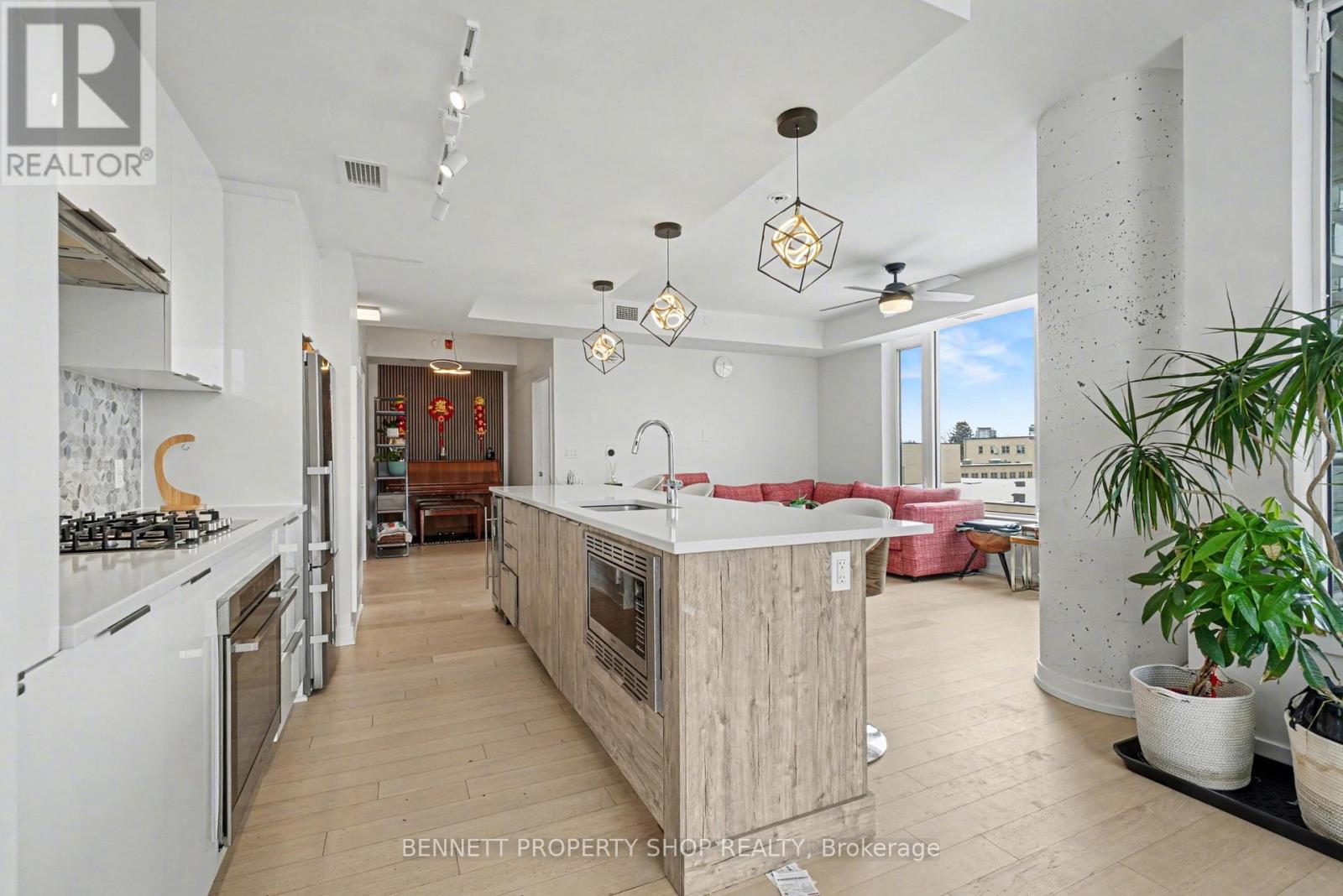 510 - 570 De Mazenod Avenue