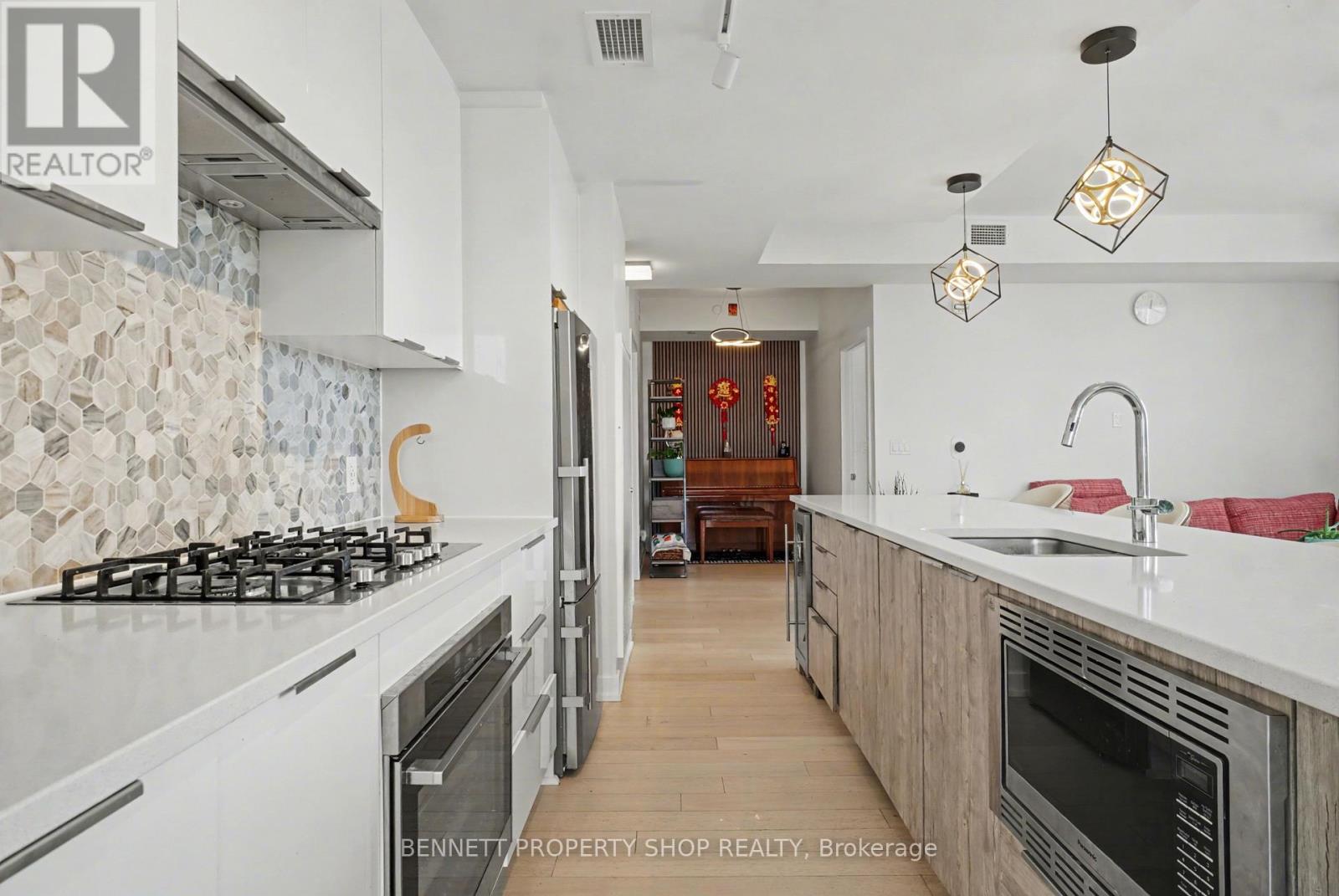 510 - 570 De Mazenod Avenue