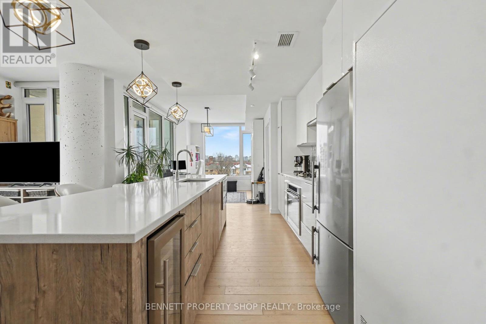 510 - 570 De Mazenod Avenue