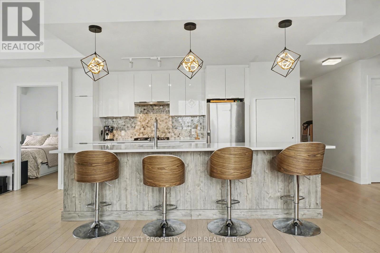 510 - 570 De Mazenod Avenue